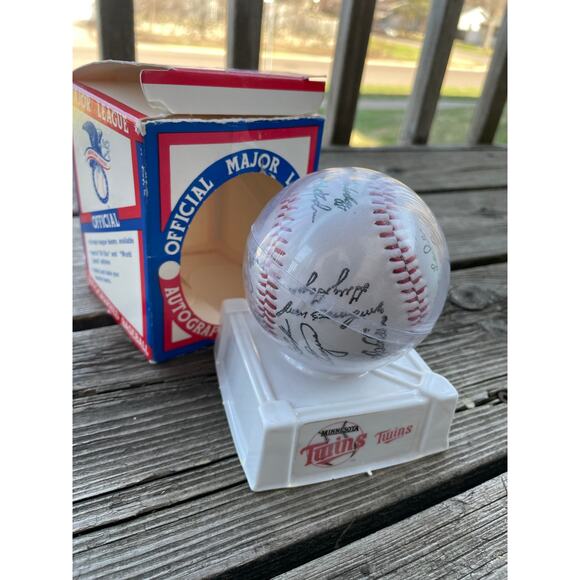 Vintage Signed Replilca of Twins Baseball 80s/90s - Picture 6 of 16